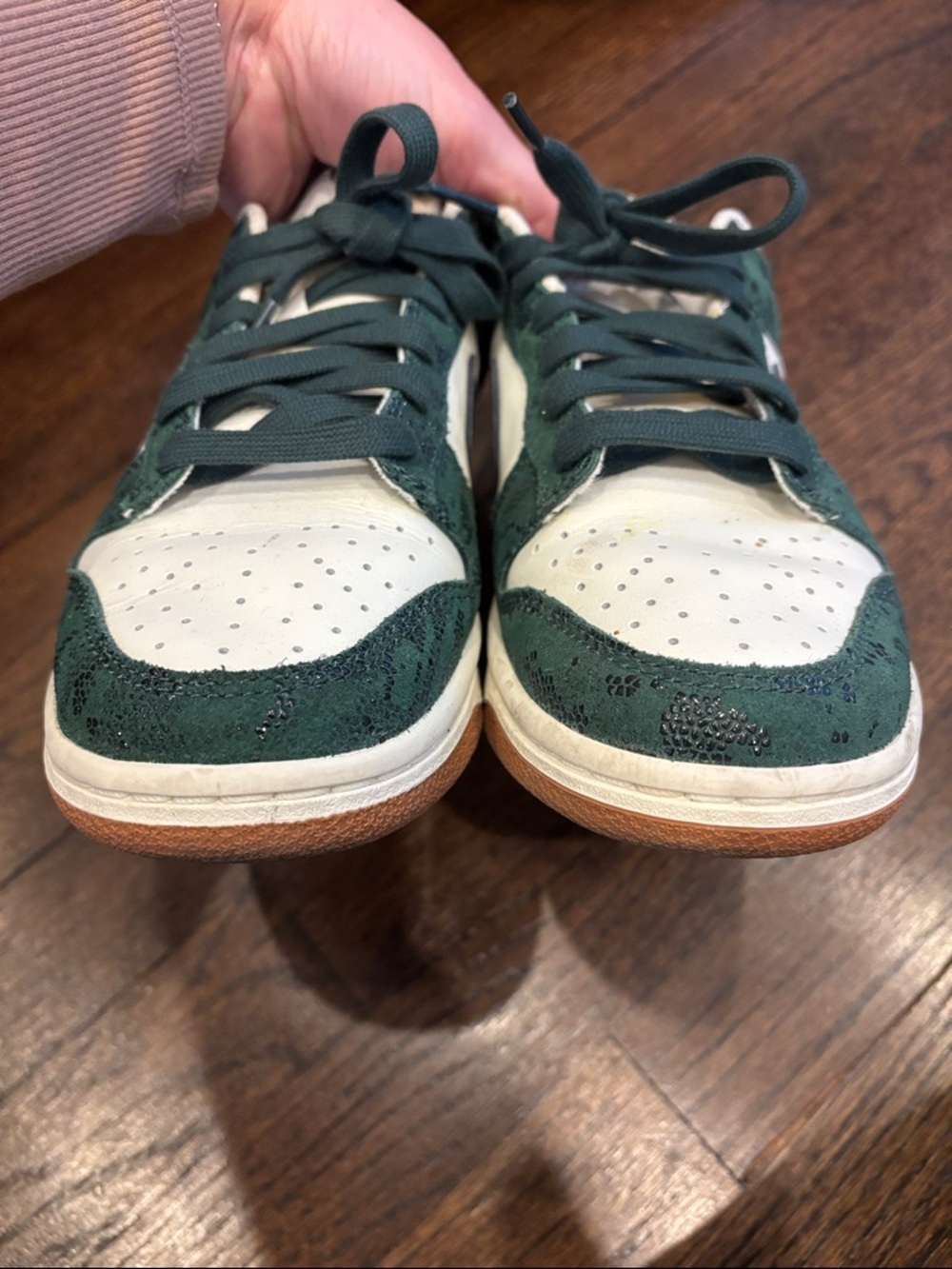 Women’s Nike Dunk Low Green White Black - Picture 4 of 10